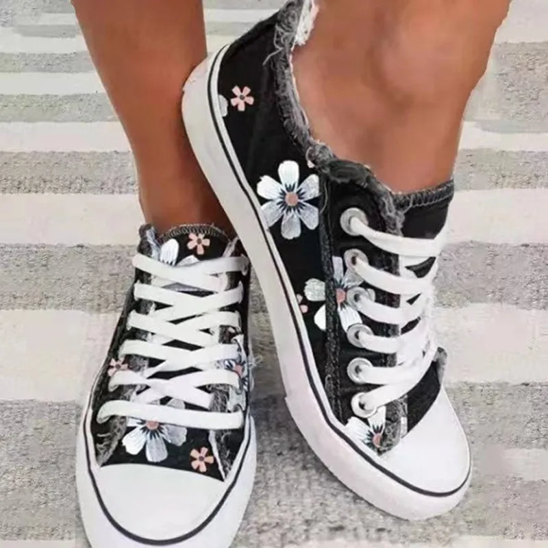 Canvas flats with flowers - stylish everyday shoes for women
