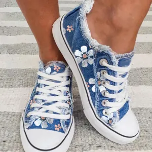 Canvas flats with flowers - stylish everyday shoes for women