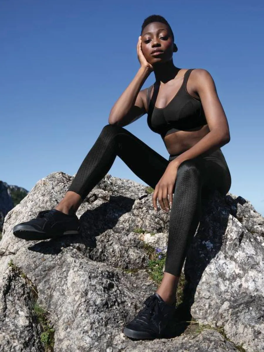 Extreme Control Sports Bra - Black/Gold