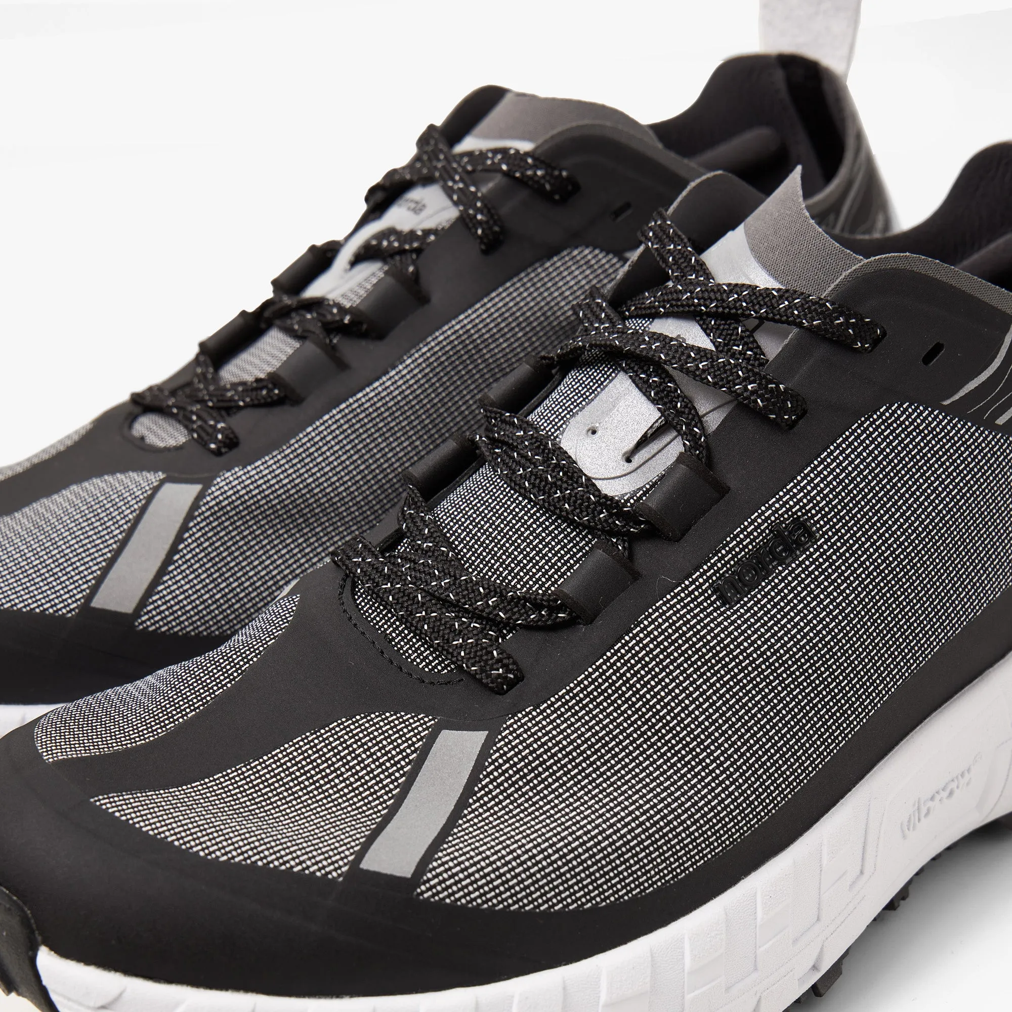 norda 001 / Core Black