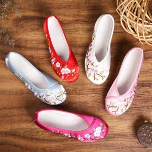 Traditional Chinese Floral Embroidery Shoes Dancing Shoes
