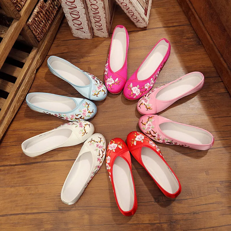 Traditional Chinese Floral Embroidery Shoes Dancing Shoes